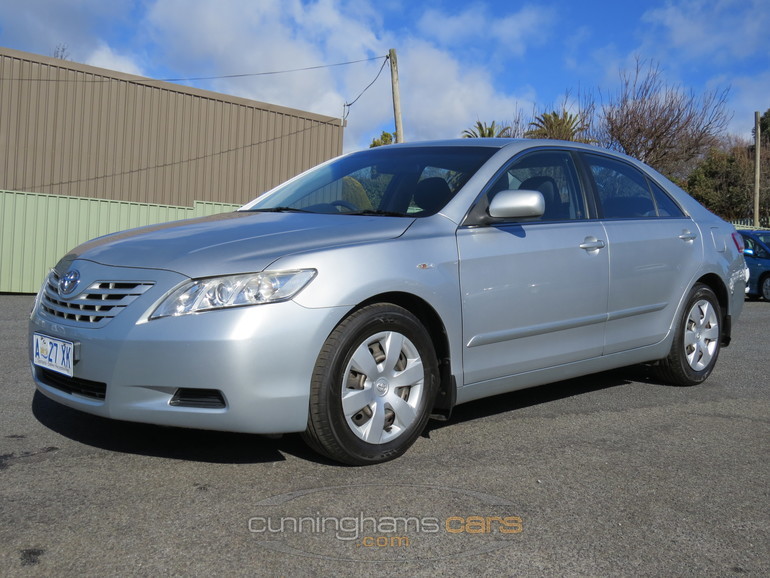 Toyota Camry Altise 2007: Sebuah Studi Kasus Kendaraan Keluarga Andalan